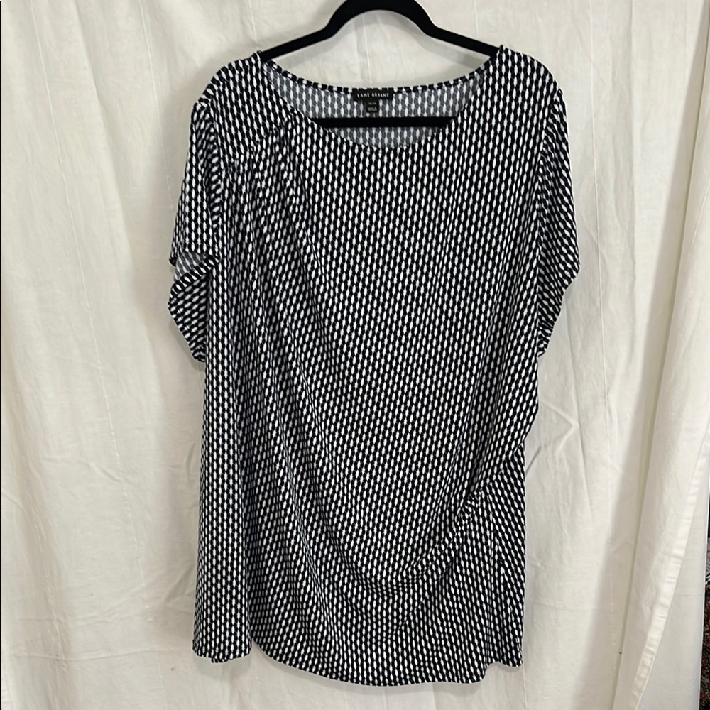 Lane Bryant Black and White Asymmetrical Short Sleeve Blouse